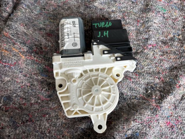 bontott VW TOURAN Jobb hátsó Ablakemelő Motor