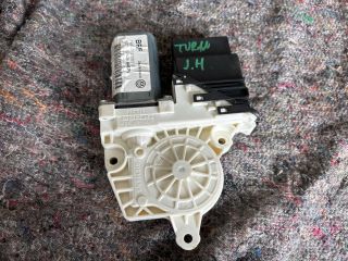 bontott VW TOURAN Jobb hátsó Ablakemelő Motor