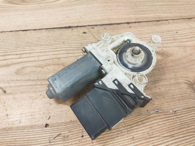 bontott VW TOURAN Jobb hátsó Ablakemelő Motor