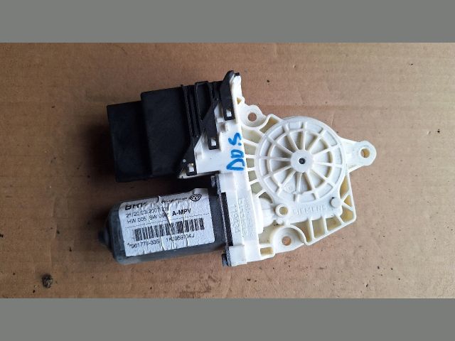 bontott VW TOURAN Jobb hátsó Ablakemelő Motor