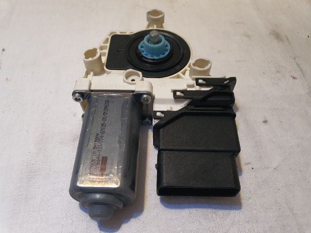 bontott VW TOURAN Jobb hátsó Ablakemelő Motor