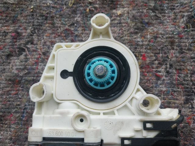 bontott VW TOURAN Jobb hátsó Ablakemelő Motor