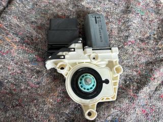 bontott VW TOURAN Jobb hátsó Ablakemelő Motor
