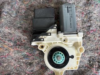 bontott VW TOURAN Jobb hátsó Ablakemelő Motor