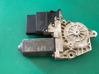 bontott VW TOURAN Jobb hátsó Ablakemelő Motor