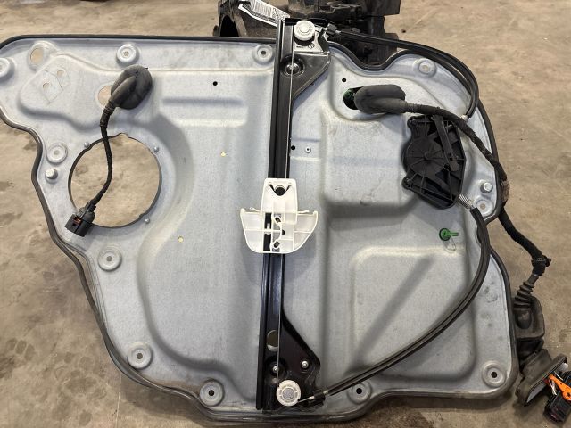 bontott VW TOURAN Jobb hátsó Ablakemelő Szerkezet (Elektromos)