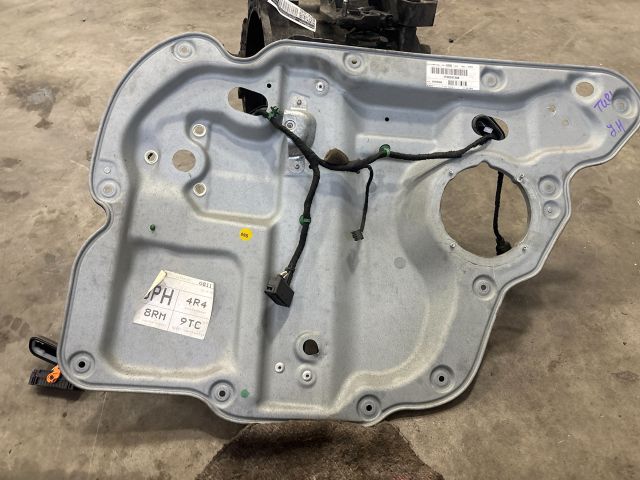 bontott VW TOURAN Jobb hátsó Ablakemelő Szerkezet (Elektromos)