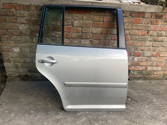 bontott VW TOURAN Jobb hátsó Ajtó (Részeivel)