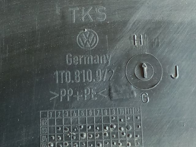 bontott VW TOURAN Jobb hátsó Dobbetét (Kerékjárati, Műanyag)