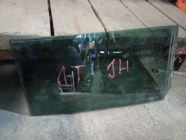 bontott VW TOURAN Jobb hátsó Fixüveg (Ajtóban)