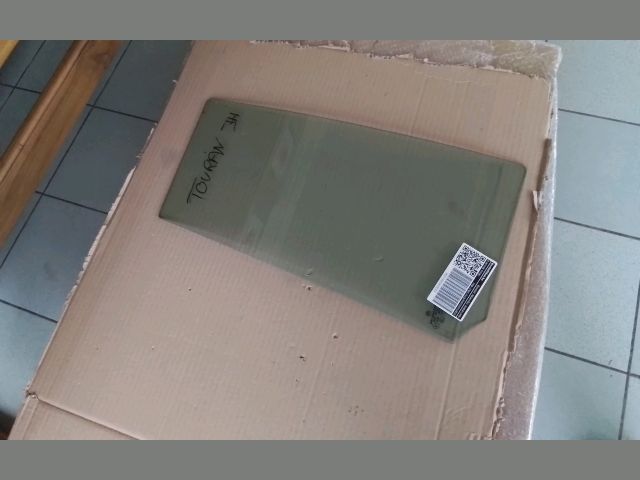 bontott VW TOURAN Jobb hátsó Fixüveg (Ajtóban)