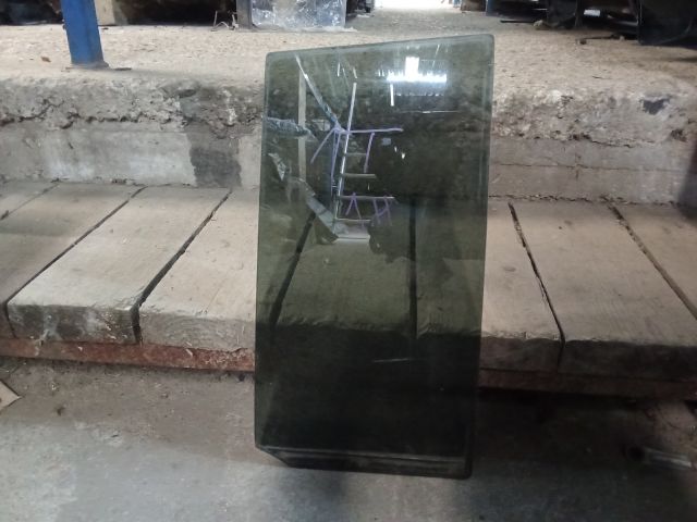 bontott VW TOURAN Jobb hátsó Fixüveg (Ajtóban)