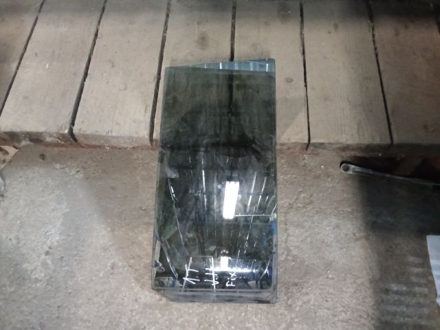 bontott VW TOURAN Jobb hátsó Fixüveg (Ajtóban)