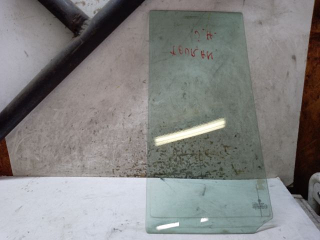 bontott VW TOURAN Jobb hátsó Fixüveg (Ajtóban)