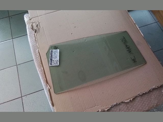 bontott VW TOURAN Jobb hátsó Fixüveg (Ajtóban)