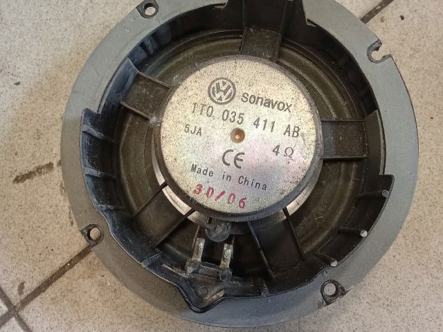 bontott VW TOURAN Jobb hátsó Hangszóró