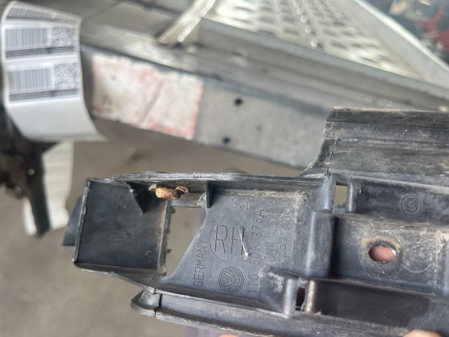 bontott VW TOURAN Jobb hátsó Oldal Lökhárító Tartó (Műanyag)