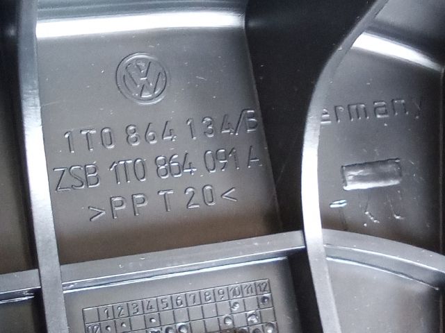 bontott VW TOURAN Jobb hátsó Tároló Rekesz