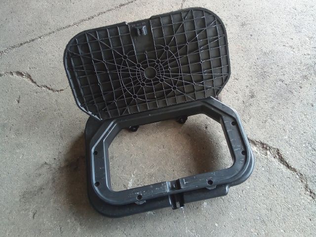 bontott VW TOURAN Jobb hátsó Tároló Rekesz