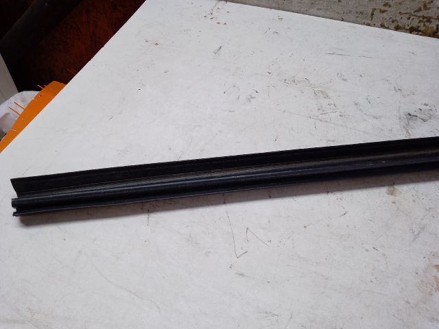 bontott VW TOURAN Jobb hátsó Vízlehúzó Gumicsík