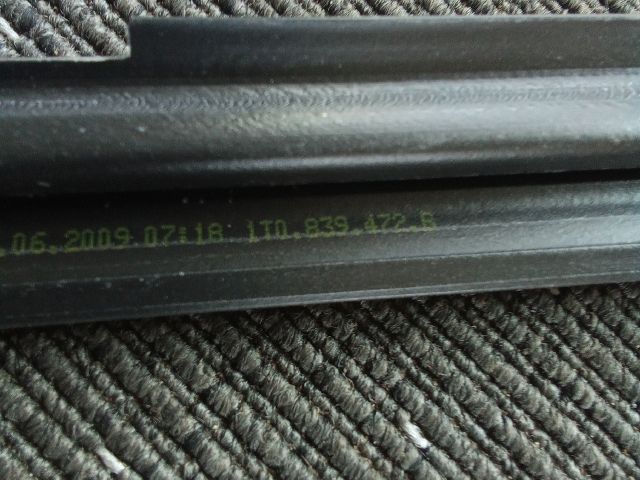 bontott VW TOURAN Jobb hátsó Vízlehúzó Gumicsík