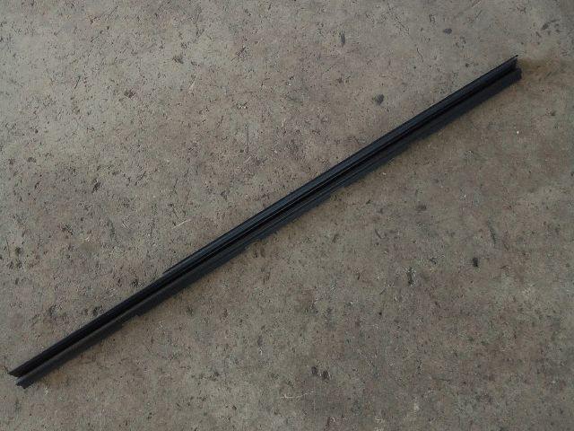 bontott VW TOURAN Jobb hátsó Vízlehúzó Gumicsík