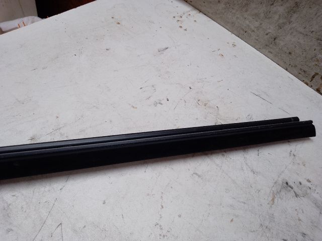 bontott VW TOURAN Jobb hátsó Vízlehúzó Gumicsík