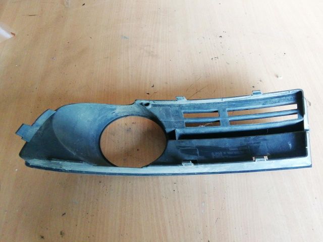 bontott VW TOURAN Jobb Ködfényszóró Lámpakeret