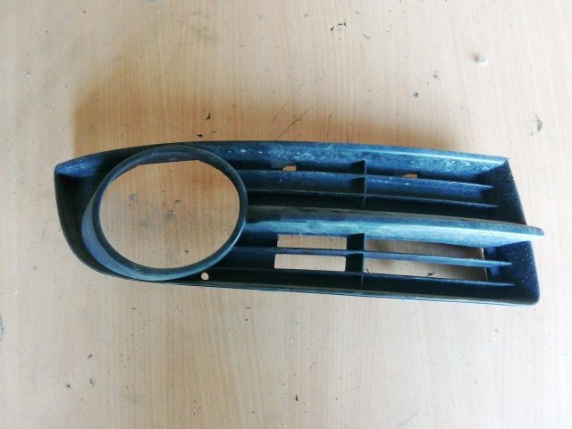 bontott VW TOURAN Jobb Ködfényszóró Lámpakeret