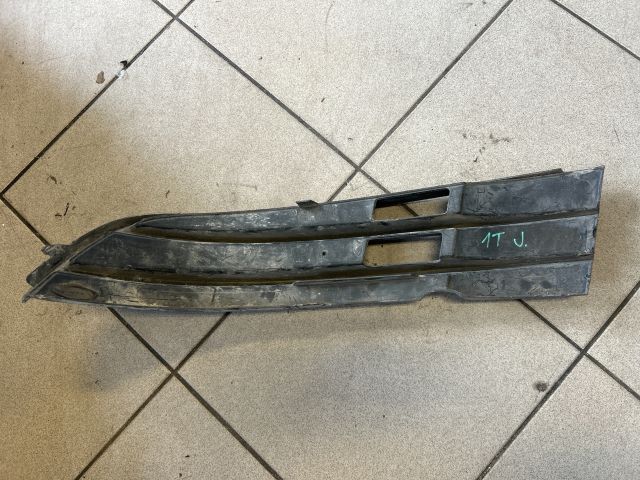 bontott VW TOURAN Jobb Ködlámpa Rács