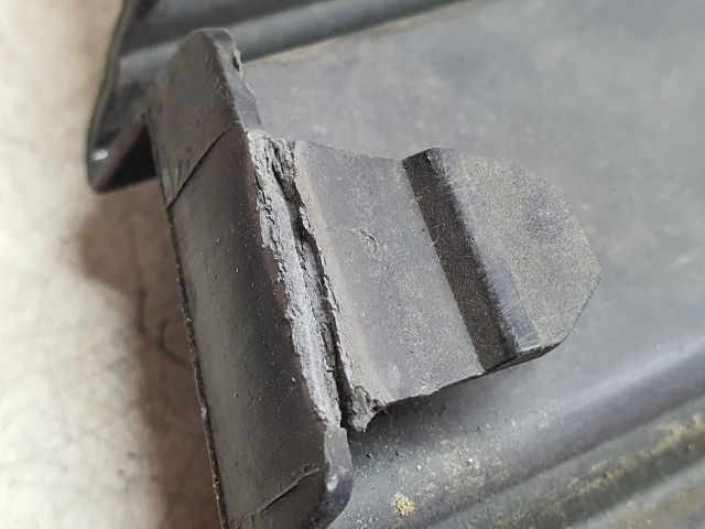 bontott VW TOURAN Jobb Ködlámpa Rács