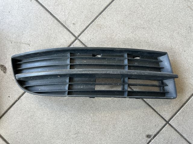 bontott VW TOURAN Jobb Ködlámpa Rács