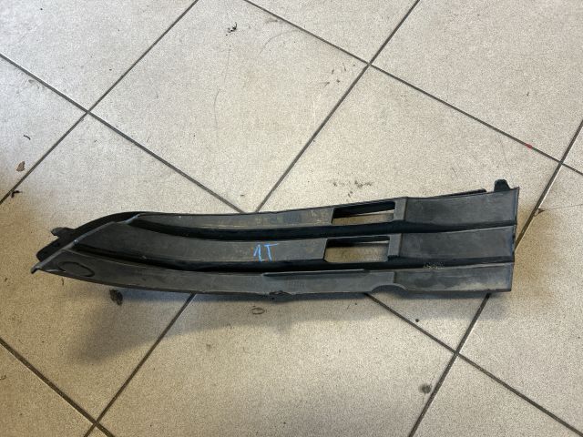 bontott VW TOURAN Jobb Ködlámpa Rács