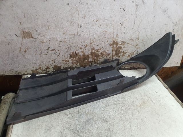 bontott VW TOURAN Jobb Ködlámpa Rács