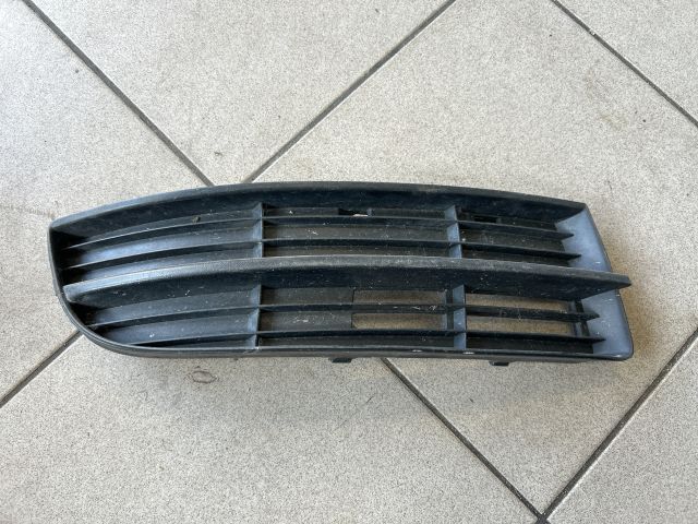 bontott VW TOURAN Jobb Ködlámpa Rács