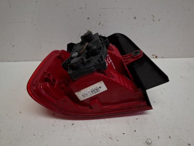 bontott VW TOURAN Jobb Külső Hátsó Lámpa