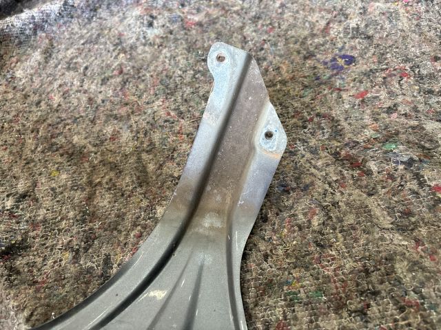 bontott VW TOURAN Jobb Sárvédő Oldaltartó