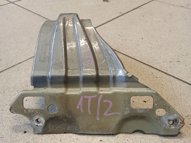 bontott VW TOURAN Jobb Sárvédő Oldaltartó