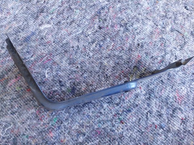 bontott VW TOURAN Jobb Sárvédő Oldaltartó