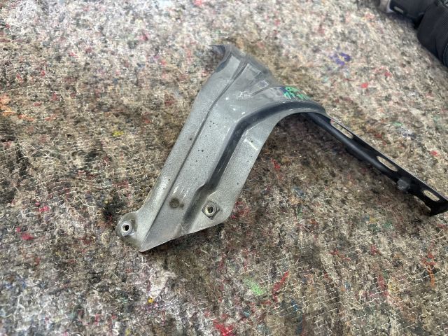 bontott VW TOURAN Jobb Sárvédő Oldaltartó