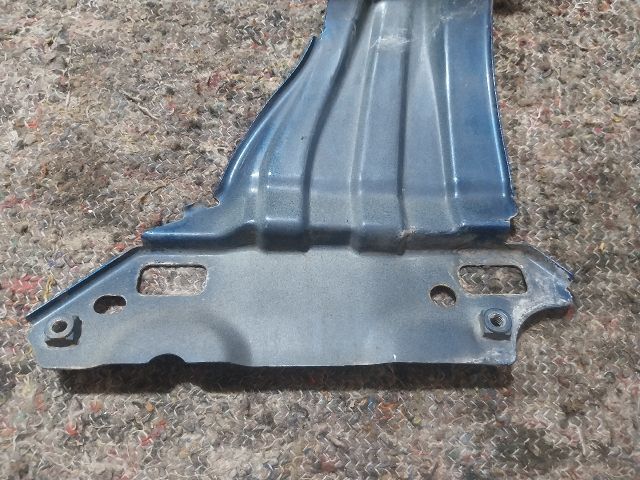 bontott VW TOURAN Jobb Sárvédő Oldaltartó