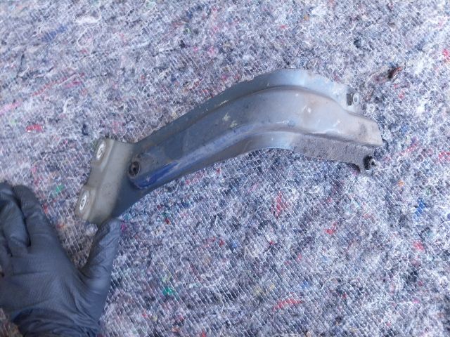 bontott VW TOURAN Jobb Sárvédő Oldaltartó