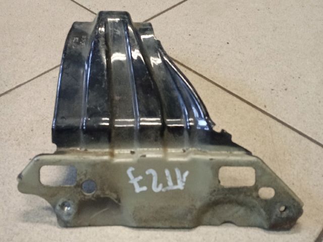 bontott VW TOURAN Jobb Sárvédő Oldaltartó