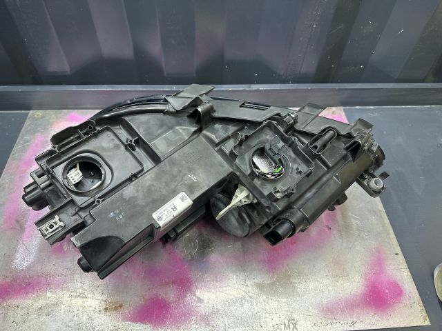 bontott VW TOURAN Jobb Xenon Fényszóró