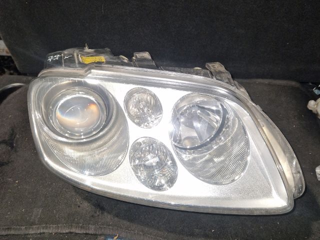bontott VW TOURAN Jobb Xenon Fényszóró