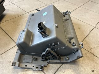 bontott VW TOURAN Kesztyűtartó