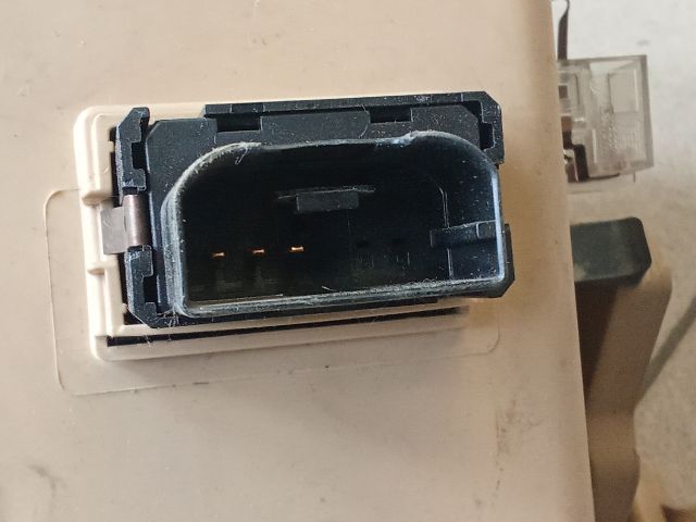 bontott VW TOURAN Kesztyűtartó