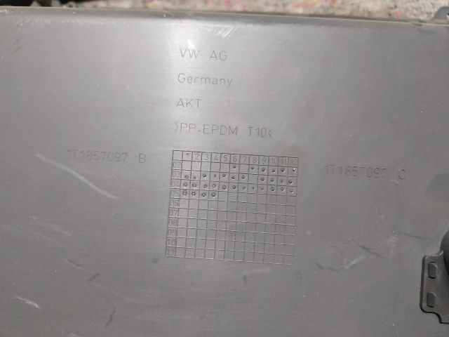 bontott VW TOURAN Kesztyűtartó