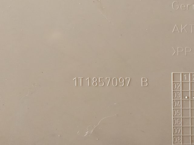 bontott VW TOURAN Kesztyűtartó