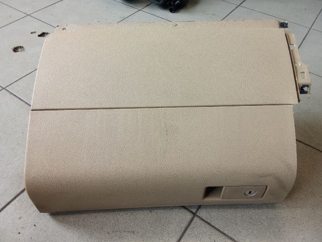 bontott VW TOURAN Kesztyűtartó